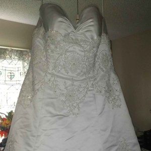 OLEG Cassini wedding dress